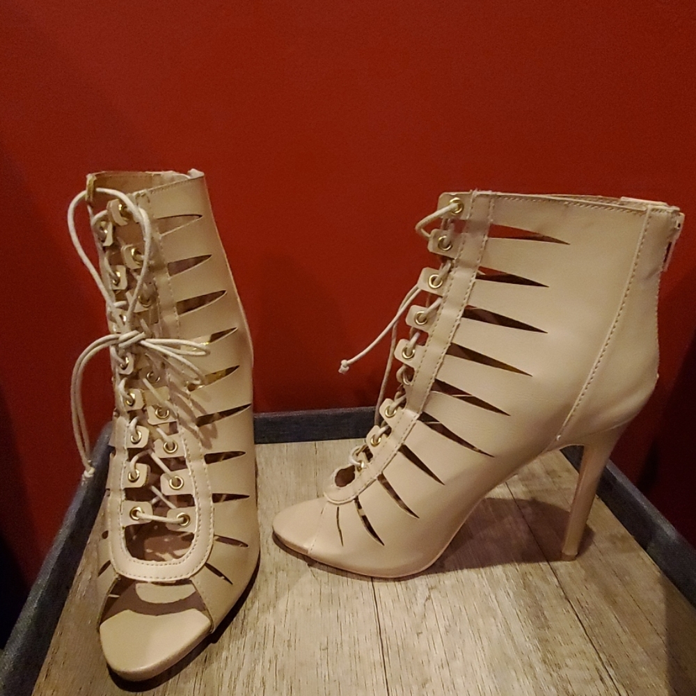 Heels - Picture 2 of 5
